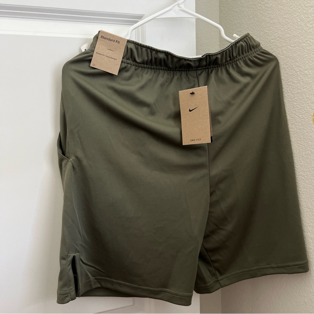 Nike Green Athletic Shorts Lightweight Moisture-Wicking